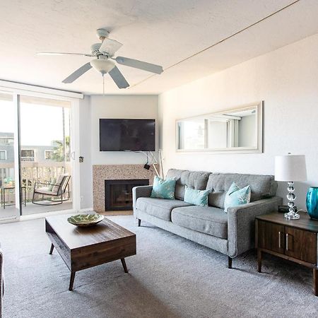 3 Bedroom! - Complex Is On The Beach With Huge Pool Oceanside Kültér fotó