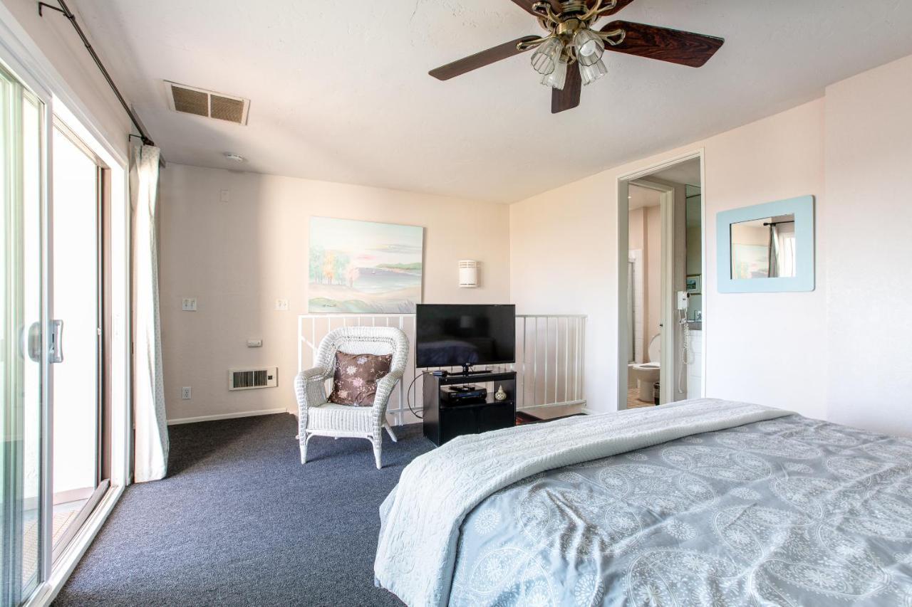 3 Bedroom! - Complex Is On The Beach With Huge Pool Oceanside Kültér fotó